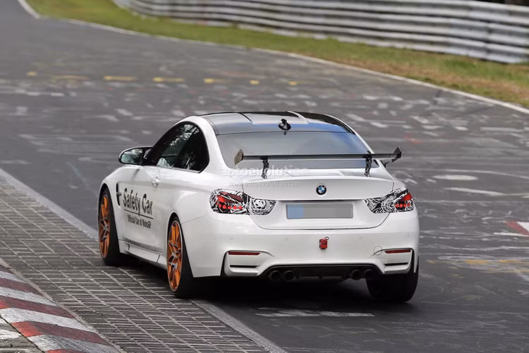 Hãng xe Đức đã lắp khối động cơ 3 xy-lanh, dung tích 1.5 lít có công suất 218 mã lực với công nghệ Water Injection vào một chiếc 1 Series.