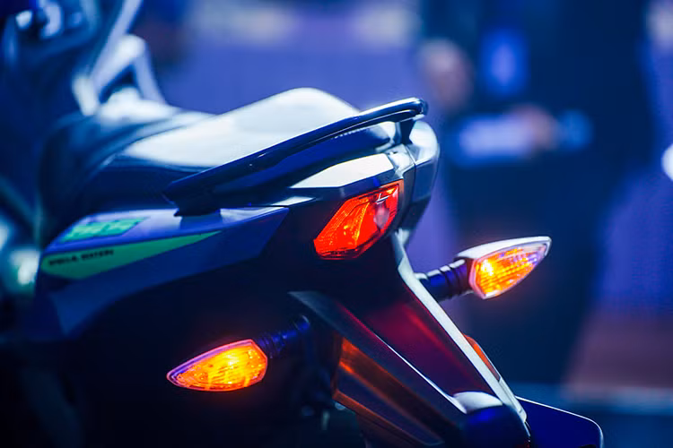 Đường kính và hành trình piston lần lượt là 58.0 x 58.7mm. Tỉ số nén 10.5:1 mang lại 13.2 kW sức mạnh tối đa tại vòng tua 9,500 vòng/phút. Tỉ số nén được tinh chỉnh mang lại cảm giác lái mượt mà ở tốc độ thấp. Mô-men xoắn cực đại 14.4 N•m tại vòng tua 8,000 vòng/phút. 