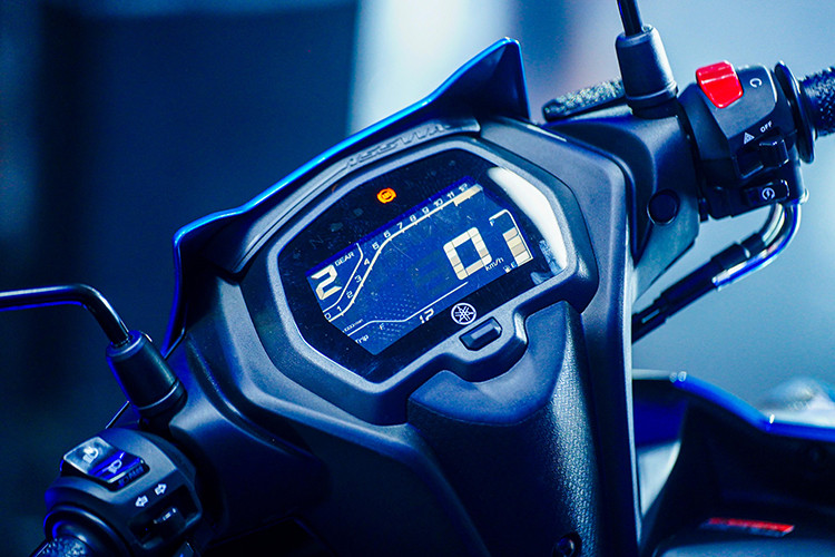 Phát triển trên nền tảng động cơ R15 với công suất cực đại 17.9 mã lực mạnh hơn 17% so với phiên bản 150cc. Động cơ 155cc VVA, 4 van, SOHC, phun xăng điện tử, làm mát bằng dung dịch cho hiệu năng ổn định ở cả tốc độ trong đô thị và tốc độ cao trên đường trường.