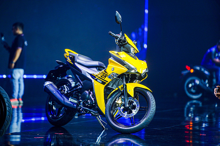 Theo Yamaha Motor Việt Nam, phiên bản xe côn tay Yamaha Exciter 155 VVA ABS 2024 với những nâng cấp vượt trội: bổ sung hệ thống chống bó cứng phanh ABS, thiết kế mới năng động, sắc nét mà vẫn đậm chất R-DNA kế thừa từ mẫu xe huyền thoại YZF-R1, và cốt lõi hiệu suất cũng được cải thiện đáng kể so với phiên bản trước.