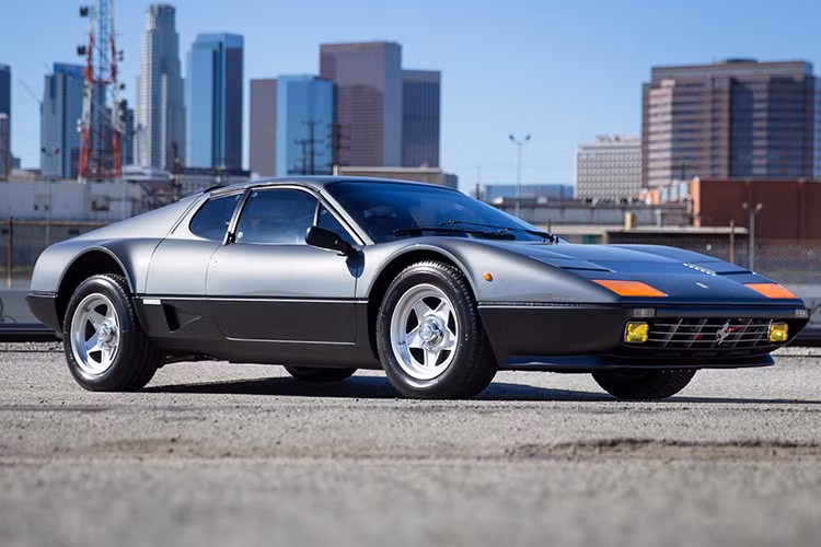 Mẫu xe thứ ba là 1990 F40 có thể được bán với giá từ 1,3-1,6 triệu USD khi chỉ có 213 chiếc được đưa đến thị trường Mỹ.