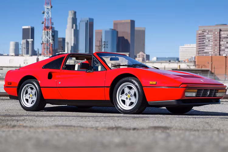 Ngoài ra, ông cũng thửa riêng một mẫu LaFerrari và một trong số 6 chiếc Ferrari Sergios được sản xuất từ trước đến nay cùng với hàng loạt siêu xe Ferrari đời cổ thuộc loại có giá trị nhất.