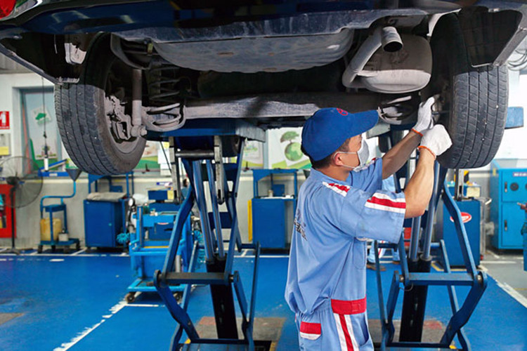 Nhung hang muc xe oto can quan tam trong mua nang nong