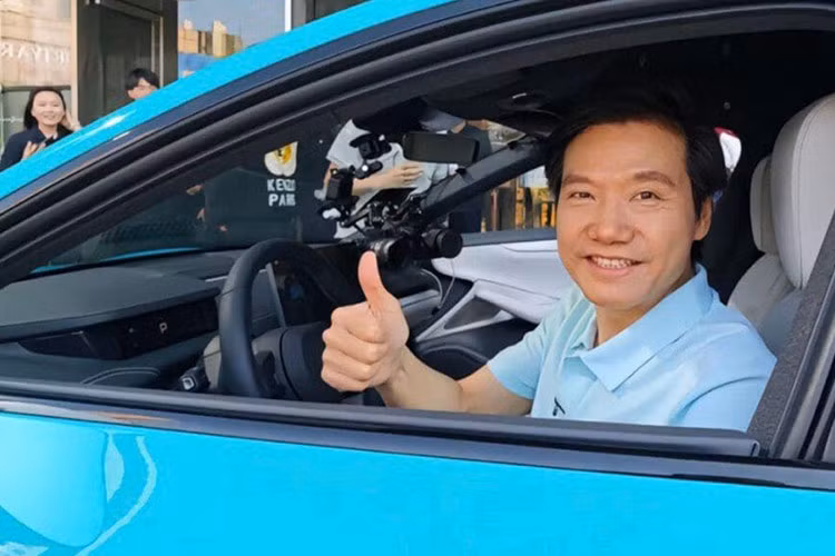 Mặc dù có thông số kỹ thuật ấn tượng và công nghệ hiện đại, nhưng mức giá xe Xiaomi SU7 lại khá hấp dẫn, được kỳ vọng sẽ cạnh tranh với Tesla Model 3 ở Trung Quốc, với giá khởi điểm từ 215.900 nhân dân tệ (tương đương 758 triệu đồng).