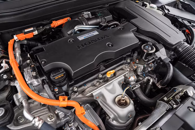 Về động cơ, xe có 2 tùy chọn gồm máy xăng 4 xi-lanh, tăng áp, dung tích 1,5 lít. Hiện thông số của động cơ này chưa được hé lộ. So với máy xăng 2,4 lít cũ, động cơ 1,5 lít này sẽ có công suất tối đa tăng 10%. Động cơ kết hợp với hộp số CVT và có thể chạy bằng cả nhiên liệu E85.