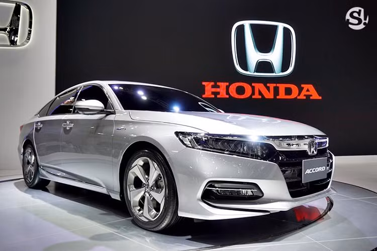 Mẫu sedan cỡ trung Honda Accord 2019 mới lần đầu tiên được mang về Thái Lan giới thiệu trong triển lãm Thai Motor Expo 2018 diễn ra vào tháng 11 năm ngoái. Tuy nhiên, vào thời điểm đó, hãng Honda đã không hé lộ những thông số cụ thể của Accord phiên bản 2019 này.