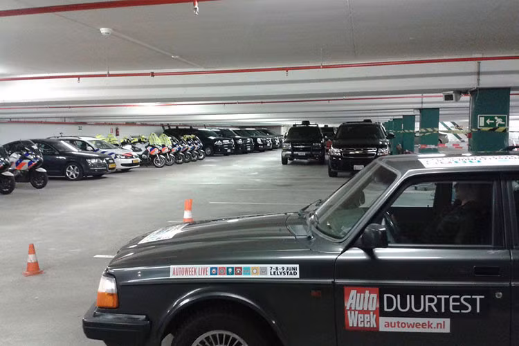 Dự kiến, mẫu xe hộ tống Cadillac The Beast 2.0 của Tổng thống Mỹ Donald Trump dự kiến sẽ xuất hiện tại Hà Nội cho cuộc hội nghị thượng đỉnh Mỹ-Triều trong tháng 2/2018 này. Đây chắc chắn sẽ là mẫu xe gây sự chú ý lớn từ những người yêu xe cũng như các hãng thông tấn thế giới.