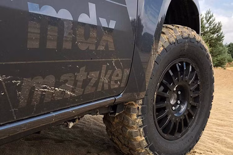 Gói phụ kiện chuyên cho cắm trại này có mức giá khoảng 102.000 USD. Cộng với giá trị của xe, tổng giá bản độ Mercedes-Benz X-Class có thể lên đến 205.000 USD. Đây là mức giá khá cao nếu so với các mẫu xe phiên bản cắm trại khác như GEV Ram Adventure Truck có giá 198.000 USD hay chiếc Mercedes-Benz Sprinter Winnebago Revel 4 x 4 có giá 134.799 USD.