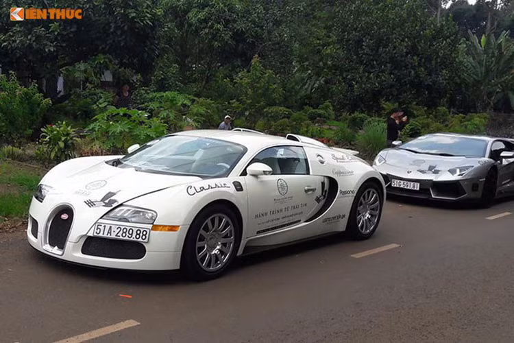 Hiện giới mê xe đang nôn nóng chờ xem ông Đặng Lê Nguyên Vũ sẽ cho siêu xe nào tham dự. Nhiều khả năng, sẽ có hơn 8 chiếc siêu xe góp mặt. Trong đó, thành viên mới nhất trong bộ sưu tập siêu xe của ông Đặng Lê Nguyên Vũ chính là chiếc Porsche 911 GT2 RS sẽ xuất hiện.