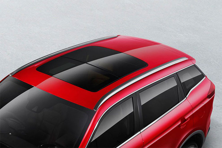 Phiên bản lắp ráp CKD trong nước của Proton X70 2018 này dự kiến sẽ ra mắt vào giữa năm sau, sẽ có nhiều điểm thay đổi trong thiết kế hơn. Thay vì thay đổi thiết kế ngoại thất, thương hiệu Proton tập trung vào việc chuyển tay lái của Geely Boyue từ trái sang phải trên X70 2018.