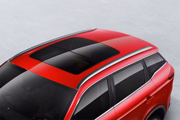 Phiên bản lắp ráp CKD trong nước của Proton X70 2018 này dự kiến sẽ ra mắt vào giữa năm sau, sẽ có nhiều điểm thay đổi trong thiết kế hơn. Thay vì thay đổi thiết kế ngoại thất, thương hiệu Proton tập trung vào việc chuyển tay lái của Geely Boyue từ trái sang phải trên X70 2018.