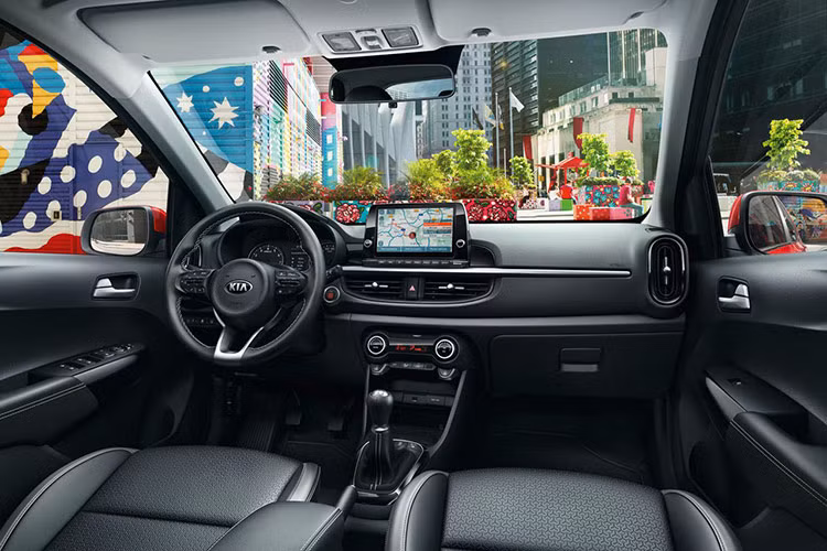 KIA Morning 2021 là mẫu xe nhỏ gọn với động cơ xăng 1.2L MPI, cho công suất 83 mã lực và mô-men xoắn 113 Nm. Xe có hai tùy chọn hộp số: số tự động 4 cấp và số sàn 5 cấp, giúp đáp ứng nhu cầu lái đa dạng của người dùng. KIA Morning thu hút người tiêu dùng với thiết kế có phần nhẹ nhàng, tinh tế và hiện đại, phù hợp với nhu cầu của nhiều đối tượng khách hàng đặc biệt là phái nữ.