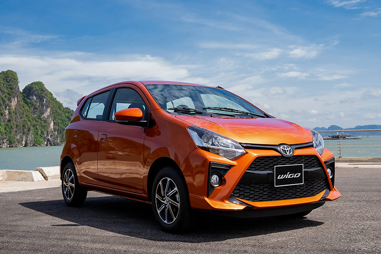  Toyota Wigo 2021 Người tiêu dùng hoàn toàn có thể tìm thấy mẫu xe Nhật Bản trên thị trường thứ cấp chỉ với 300 triệu trong điều kiện tương đối tốt, động cơ bền bỉ, nội thất còn mới và các tính năng hiện đại. Trong đó, chủ yếu là Toyota Wigo đời 2021 với đa dạng các tùy chọn phiên bản.