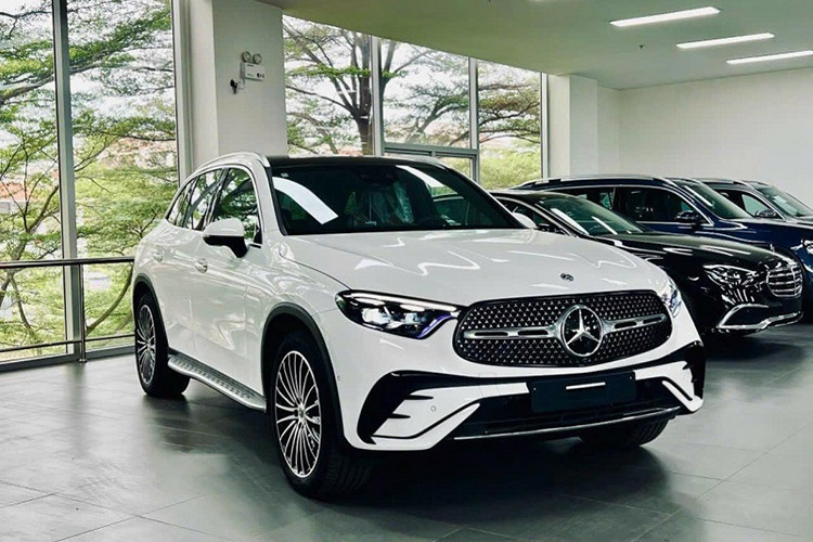 Trieu hoi gan 1.800 xe Mercedes-Benz GLC, C200 va C43 tai Viet Nam