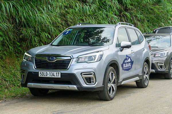 Khach hang Viet to xe Subaru dinh loi 