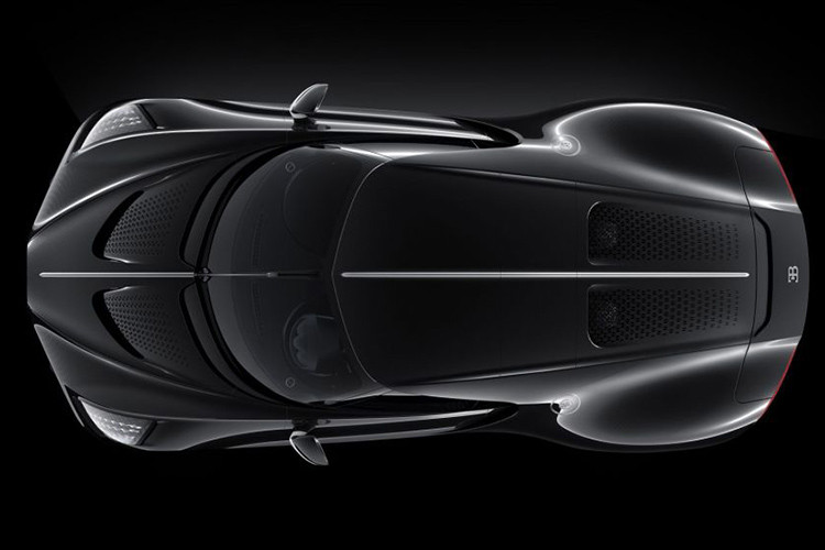 Đáng tiếc là động cơ của xe được bê nguyên từ Chiron nguyên bản sang. Nói cách khác, Bugatti La Voiture Noire cũng dùng động cơ W16, dung tích 8.0 lít đi kèm 4 bộ tăng áp, tạo ra công suất tối đa 1.479 mã lực và mô-men xoắn cực đại 1.600 Nm. Động cơ kết hợp với hộp số tự động ly hợp kép 7 cấp và hệ dẫn động 4 bánh toàn thời gian.