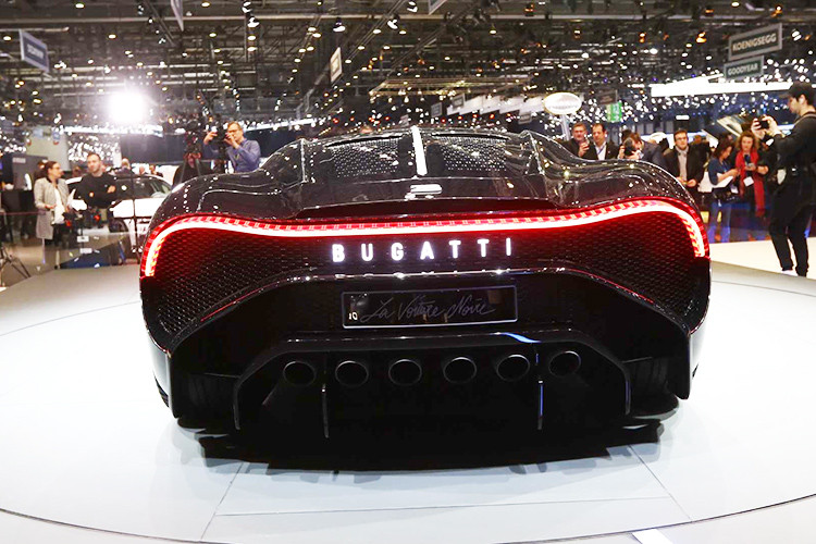 Bugatti La Voiture Noire vốn được phát triển dựa trên Chiron và ra đời để tri ân chiếc Type 57 SC Atlantic biểu tượng của ông Jean Bugatti, con trai cả của nhà sáng lập thương hiệu siêu xe này. Trong tiếng Pháp, cái tên "La Voiture Noire" vốn có nghĩa là "chiếc xe màu đen". Theo ông Stephan Winkelmann, CEO của hãng Bugatti, La Voiture Noire là "chiếc siêu xe GT tối thượng".