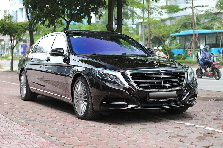 Khi ra mắt vào năm 2017, giá xe Mercedes-Maybach S400 4Matic có mức bán ra chính hãng tốt nhất chỉ 6,9 tỷ đồng. Sau hai năm sử dụng, mẫu xe này xuất hiện trên sàn ôtô cũ ở mức khoảng 5,7 tỷ đồng hoặc thấp hơn tuỳ vào tình trạng xe sử dụng.