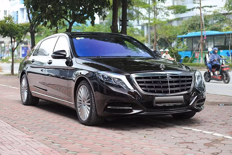 Khi ra mắt vào năm 2017, giá xe Mercedes-Maybach S400 4Matic có mức bán ra chính hãng tốt nhất chỉ 6,9 tỷ đồng. Sau hai năm sử dụng, mẫu xe này xuất hiện trên sàn ôtô cũ ở mức khoảng 5,7 tỷ đồng hoặc thấp hơn tuỳ vào tình trạng xe sử dụng.