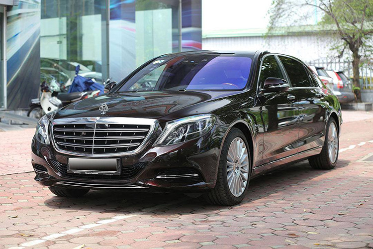 Ra mắt hồi đầu năm 2017, mẫu xe sang Mercedes-Maybach S400 4Matic được xem như "át chủ bài" trong việc hoàn thành mục tiêu hay thậm chí vượt doanh số 180 đến 200 chiếc Maybach của Mercedes-Benz Việt Nam đề ra tại thời điểm đó. Tại thị trường Việt Nam, những chiếc S400 4Matic mới được xem là rẻ nhất dòng Mercedes-Maybach.