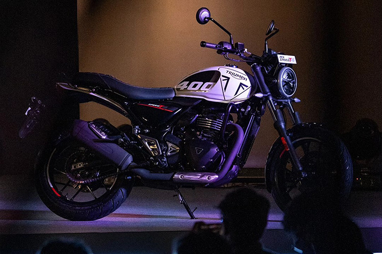 Mức giá bán khá "mềm" này giúp Speed T4 càng dễ tiếp cận hơn với khách hàng hơn so với các đối thủ. Triumph đã bắt đầu nhận đặt hàng Speed T4 trên trang web chính thức của hãng. Hiện chưa có thông tin mẫu xe này về Việt Nam.