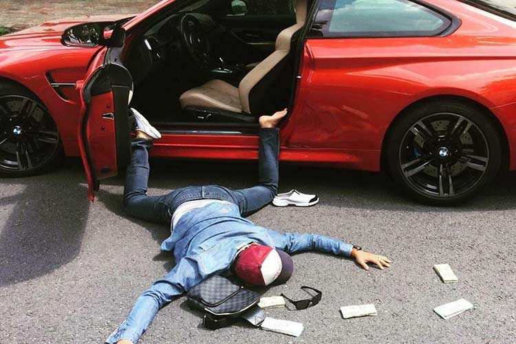 Hiện chưa rõ hội con nhà giàu Việt có còn hưởng ứng tiếp trào lưu " ngã sấp mặt" bên siêu xe, xe sang hay xe siêu sang hay không. Tuy nhiên, từ khoá FallingStars2018 vẫn đang nhận được nhiều sự bàn tán và hưởng ứng của một bộ phận giới trẻ Việt thích "hội nhập".