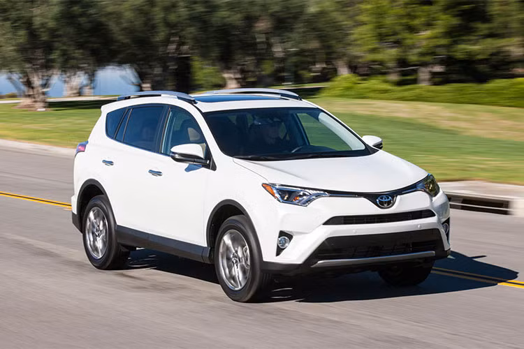 Tháng 11 vừa qua, Toyota RAV đã bán được đến 28.736 chiếc tại Mỹ. Hãng xe Nhật cũng vừa ra mắt phiên bản RAV4 Adventure 2018 với giá bán từ 28.695 USD (khoảng 652 triệu đồng). Xe sở hữu nhiều trang bị an toàn như; Toyota Safety Sense P, Hệ thống Kiểm soát Trailer, Hỗ trợ khởi hành ngang dốc, Cảnh báo làn đường, Kiểm soát hành trình thích ứng...