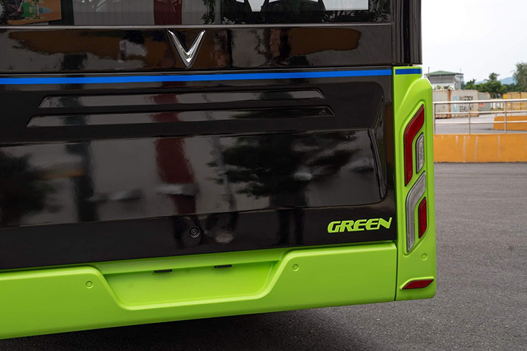 Buýt điện đầu tiên của VinFast sẽ được vận hành bởi Công ty TNHH Dịch vụ vận tải VinBus (thuộc Vingroup). VinBus sẽ cho ra đời App VinBus kết hợp cùng VinID hỗ trợ thông tin mạng lưới tuyến xe buýt của toàn Thành phố, giúp hành khách tra cứu thông tin tuyến đi tối ưu nhất. Tất cả các tuyến buýt sẽ đi từ trạm (Depo) kết nối vào trung tâm thành phố, đi qua các điểm chung chuyển lớn tập trung đông dân cư như bến xe, trường học, khu độ thị, bệnh viện, trung tâm thương mại….