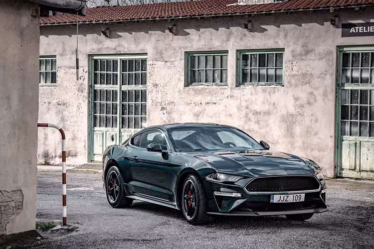 Mẫu xe Ford Mustang 2019 phiên bản đặc biệt ''Bullitt'' được sản xuất nhằm kỷ niệm 50 năm bộ phim "Bullitt" 1968 của Warner Bros khi chiếc Ford Mustang GT Fastback trong bộ phim đã mang tính biểu tượng khi được nam diển viên người Mỹ Steve McQueen cầm lái truy đuổi tội phạm trên đường phố San Francisco.