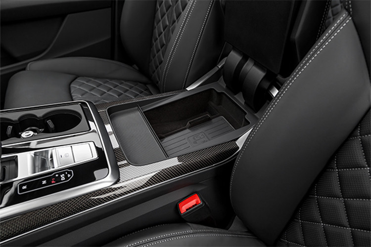 Audi Q7 2024 tại Việt Nam được trang bị động cơ xăng 4 xi-lanh thẳng hàng, tăng áp, phun nhiên liệu trực tiếp, tạo ra công suất tối đa 247 mã lực và mô-men xoắn cực đại 370 Nm tại dải tua máy 1.600 - 4.500 vòng/phút.