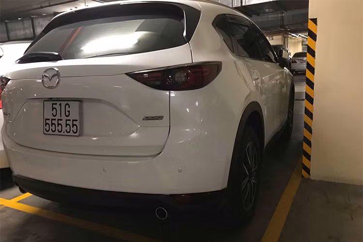 Bộ khung của mẫu xe CX-5 phiên bản 2018 cũng đã được hãng xe ôtô Mazda, Nhật Bản cải tiến giúp độ cứng khi xoắn tăng thêm 15% nhờ thép cường lực ở cột A và B. Ngoài ra, độ ồn cũng giảm 1,3 dB. Hơn nữa, hãng xe Nhật cũng tối ưu hóa vị trí tương đối giữa trục bánh xe trước và cột A giúp cho việc vận hành ổn định hơn.