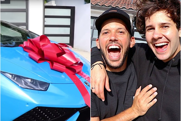 Trên thực tế, đây không phải là lần đầu tiên Dobrik tặng xe cho bạn bè. Trước đó, YouTuber này từng tặng những chiếc xe điện hạng sang Tesla "đập hộp" cho đội ngũ làm vlog cùng mình là Jason Nash, Alex Ernst và Natalie Mariduena.