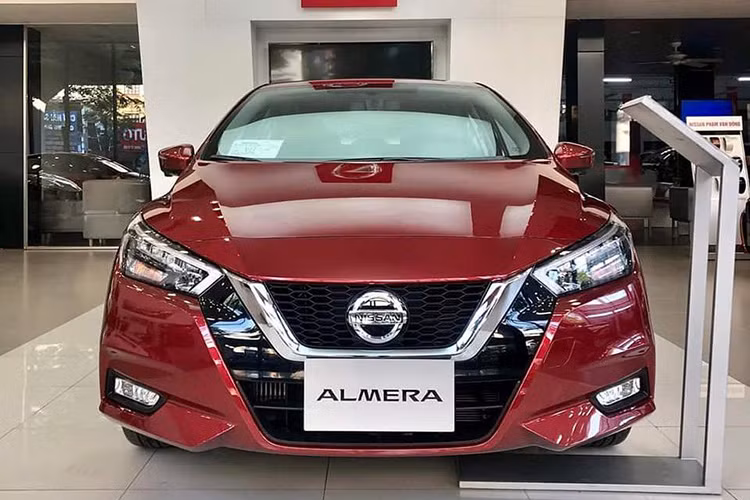 Nissan Viet Nam tiep tuc giam gia, tang ca vang cho khach mua oto-Hinh-2