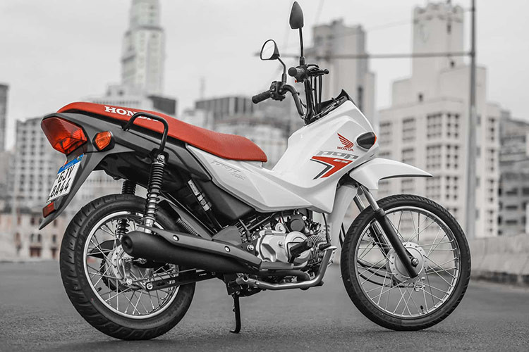 Thế hệ mới nhất của Honda Pop có tên gọi chính thức là Pop 110i ES, với kiểu dáng không mấy khác biệt nhưng trang bị và các thành phần cơ khí đã được điều chỉnh kha khá. Tại thị trường Brazil, Honda Pop 110i ES 2025 mới được cho là đối thủ đáng gờm của Yamaha Crypton.
