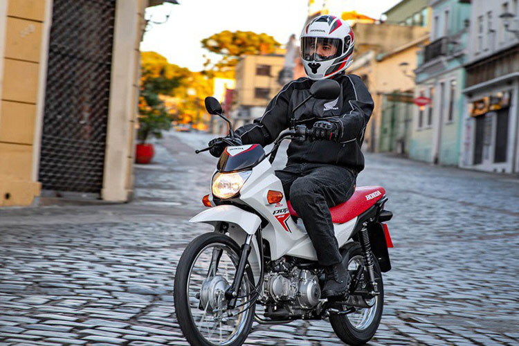 Mức giá xe Honda Pop 110i ES 2025 ở thị trường Brazil gần 45 triệu nếu quy đổi sang tiền Việt. Chưa rõ kế hoạch của hãng trong việc phân phối dòng xe này tại các thị trường khác, nhưng e là cũng khó về Việt Nam.