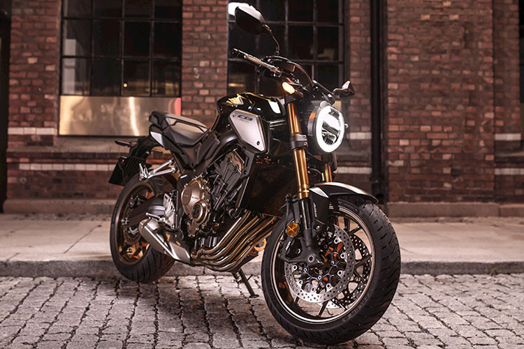 Honda CB650R thế hệ mới được áp dụng ngôn ngữ thiết kế này nhằm phục vụ nhu cầu của những khách hàng trẻ mong muốn sở hữu cho mình một mẫu xe phong cách và khác biệt để thể hiện chất riêng. Bên cạnh việc tiếp tục theo đuổi phong cách thiết kế danh tiếng, phiên bản mới được biến hóa các chi tiết đem lại hình ảnh mới mẻ hơn.