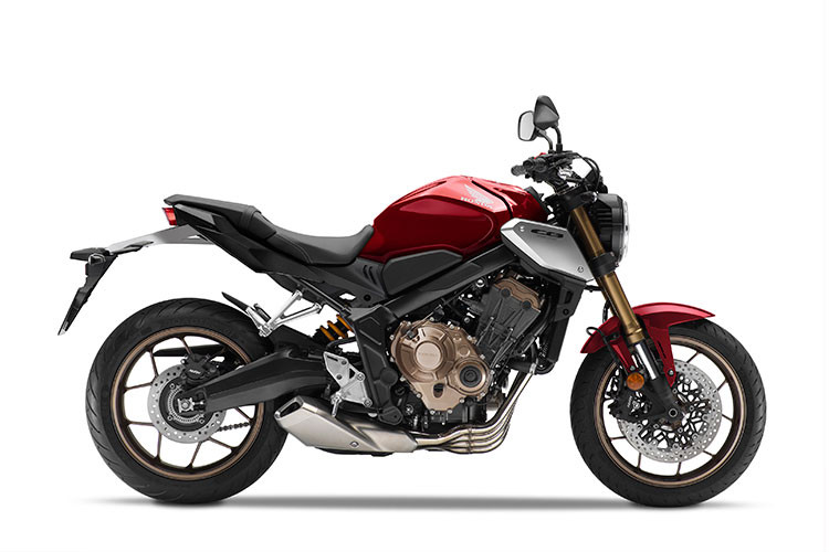 Mặt đồng hồ được thiết kế mới hướng đến việc gia tăng độ phản chiếu, giúp người dùng dễ dàng quan sát các chỉ số khi điều khiển xe trên đường. Phuộc trước trên phiên bản mới nay có thể cho phép khách hàng tự tùy chỉnh tải trước, giúp người dùng định hình phong cách lái của cá nhân. Bên cạnh hai màu Đen Bạc và Đỏ Đen Bạc, phiên bản mới được bổ sung màu Xám Đen Bạc mới, tôn lên sự khỏe khoắn và mạnh mẽ cho chủ sở hữu.