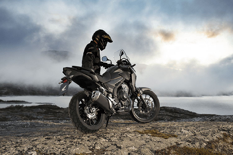 Phiên bản mới tiếp tục được trang bị bộ ly hợp chống trượt 2 chiều giúp quá trình lên số nhẹ nhàng và quá trình xuống số mượt mà hơn, giảm thiểu tối đa tình trạng khoá bánh khi xuống số gấp hay dồn số. Động cơ của mẫu xe nay đã đạt tiêu chuẩn khí thải EURO5, giảm thiểu khí thải ra môi trường, phù hợp với tiêu chuẩn toàn cầu.