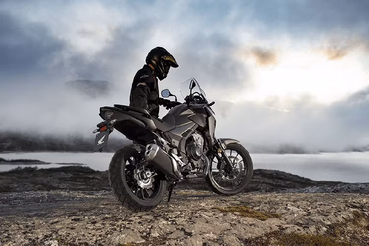 Phiên bản mới tiếp tục được trang bị bộ ly hợp chống trượt 2 chiều giúp quá trình lên số nhẹ nhàng và quá trình xuống số mượt mà hơn, giảm thiểu tối đa tình trạng khoá bánh khi xuống số gấp hay dồn số. Động cơ của mẫu xe nay đã đạt tiêu chuẩn khí thải EURO5, giảm thiểu khí thải ra môi trường, phù hợp với tiêu chuẩn toàn cầu.