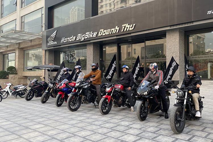 Phiên bản mới loạt xe phân khối lớn CB650R, CB500X và Rebel 500 nhập khẩu nguyên chiếc từ Thái Lan chính thức được bán ra thị trường từ ngày 21 tháng 2 năm 2021 tại hệ thống Cửa hàng xe Phân khối lớn Honda với mức giá bán lẻ đề xuất lần lượt là: 245,990,000 đồng, 187,990,000 đồng và 180,000,000 đồng (đã bao gồm VAT). Chế độ bảo hành 2 năm và không giới hạn km.