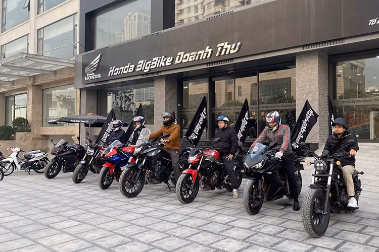 Phiên bản mới loạt xe phân khối lớn CB650R, CB500X và Rebel 500 nhập khẩu nguyên chiếc từ Thái Lan chính thức được bán ra thị trường từ ngày 21 tháng 2 năm 2021 tại hệ thống Cửa hàng xe Phân khối lớn Honda với mức giá bán lẻ đề xuất lần lượt là: 245,990,000 đồng, 187,990,000 đồng và 180,000,000 đồng (đã bao gồm VAT). Chế độ bảo hành 2 năm và không giới hạn km.