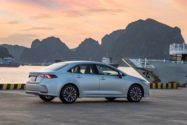 Gia xe Toyota Corolla Altis tai Viet Nam bat ngo giam 80 trieu dong-Hinh-3