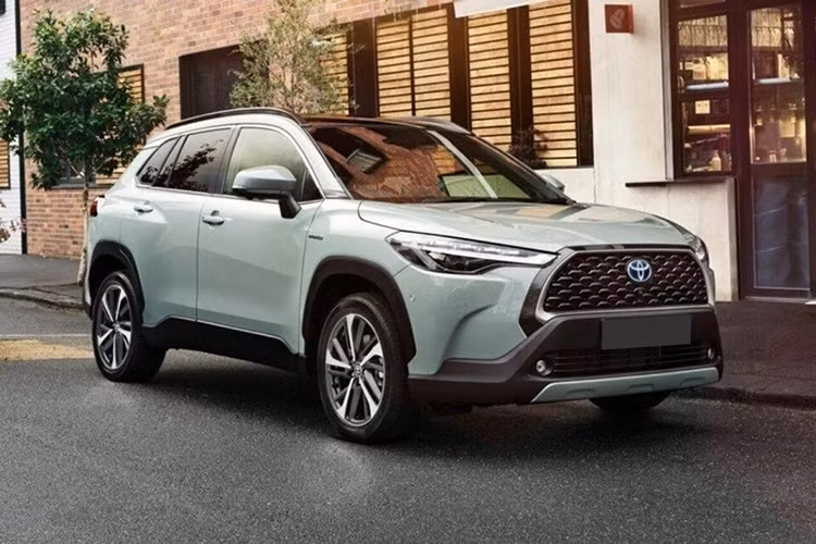 Dự kiến sau khi ra mắt thị trường Thái Lan, Toyota Corolla Cross 2024 mới sẽ được đưa về VIệt Nam. Tuy nhiên, bản G giờ đây sẽ bị khai tử. Xe chỉ còn hai bản H và HV.