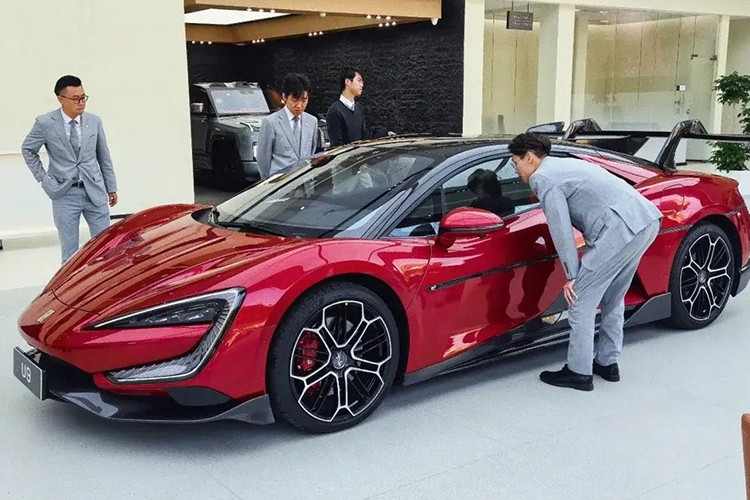 Siêu xe Yangwang U9 không chỉ thu hút các tín đồ công nghệ mà còn mở ra một tương lai mới cho ngành công nghiệp ô tô, nơi hiệu suất và sự sáng tạo cùng song hành để tạo nên những trải nghiệm lái xe đỉnh cao.
