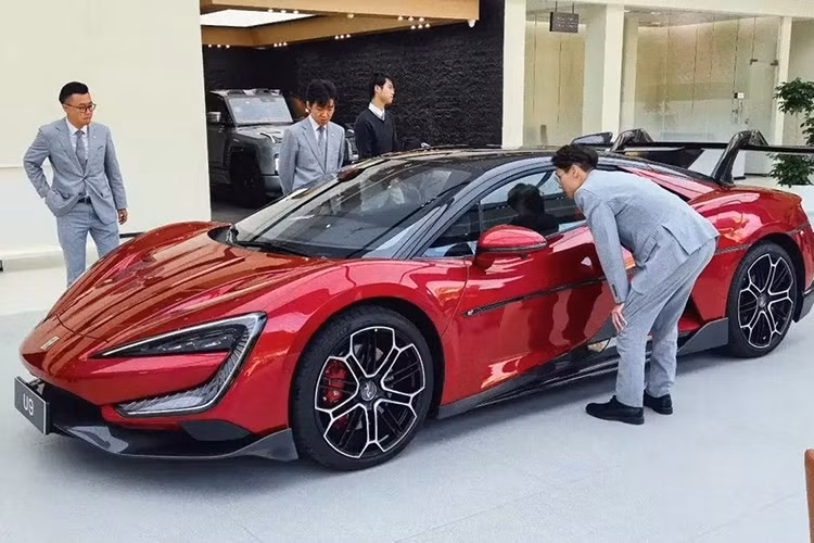 Siêu xe Yangwang U9 không chỉ thu hút các tín đồ công nghệ mà còn mở ra một tương lai mới cho ngành công nghiệp ô tô, nơi hiệu suất và sự sáng tạo cùng song hành để tạo nên những trải nghiệm lái xe đỉnh cao.