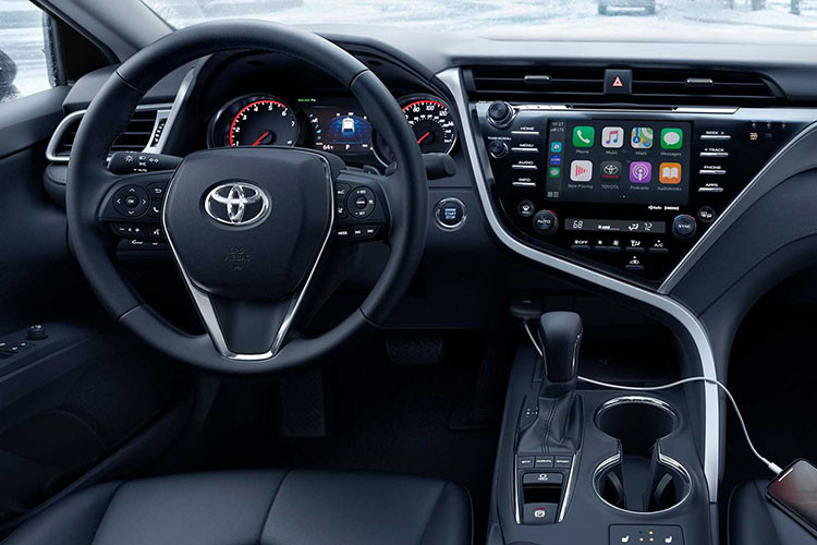 Động cơ này tạo ra công suất tối đa 202 mã lực và mô-men xoắn cực đại 184 lb-ft trên phần lớn các bản trang bị của dòng Toyota Camry 2020. Riêng trên Toyota Camry XSE 2020, động cơ sẽ sản sinh công suất tối đa 205 mã lực. Được "xào nấu" từ hệ dẫn động AWD của mẫu crossover cỡ C RAV4, hệ thống trên Toyota Camry 2020 sẽ khiến xe nặng thêm 75 kg.