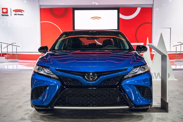 Hiện giá xe Toyota Camry AWD 2020 tại thị trường Mỹ chưa được công bố. Tuy nhiên, nhiều người dự đoán, Toyota Camry AWD 2020 sẽ đắt hơn khoảng 1.500 USD so với bản thường. Dự kiến, Toyota Camry AWD 2020 sẽ chính thức có mặt tại đại lý ở Mỹ vào mùa xuân năm sau. 