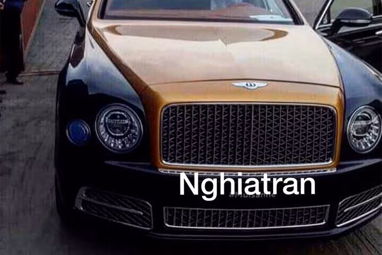 Nằm hai bên lưới tản nhiệt vẫn là cụm đèn pha hình tròn quen thuộc của Bentley nhưng 2 đèn to và nhỏ đã được đặt ở vị trí ngang bằng nhau. Ngoài ra, cả 4 đèn này đều được ứng dụng công nghệ LED với tính năng chiếu sáng thích ứng, hốc gió hình chữ "B" mềm mại trên cản va trước và bên sườn cùng đèn hậu mới.