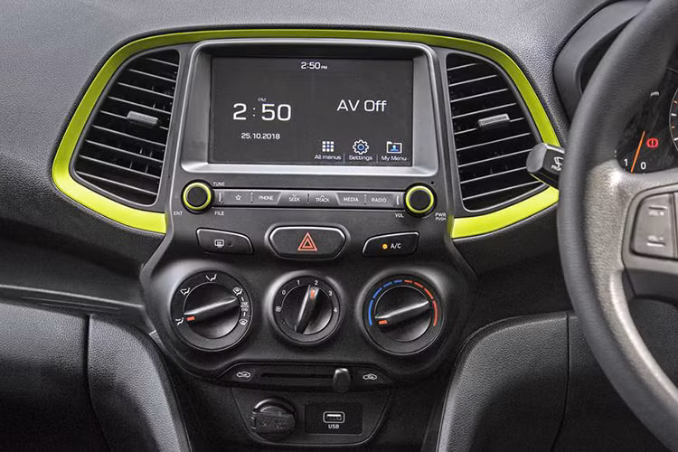 Sau thời gian đầu bùng nổ về doanh số, Hyundai Santro dần thất thế tại thị trường Ấn Độ. Bên cạnh đó, khách hàng Ấn Độ còn chuyển sang chuộng xe SUV và những mẫu ôtô gầm cao như SUV. Đây là một trong những nguyên nhân dẫn đến dấu chấm hết của Hyundai Santro.