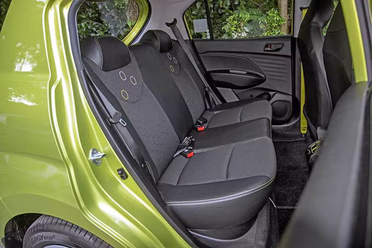 So với Hyundai, liên doanh Maruti Suzuki nắm bắt xu hướng nhanh hơn khi thay thế Alto K10 bằng mẫu xe hatchback mang phong cách SUV mới có tên S-Presso.